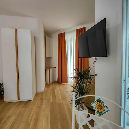 Aquamar Bed & Breakfast 4*